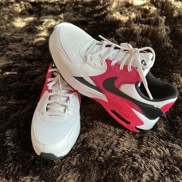 Nike - Picture 2 of 8